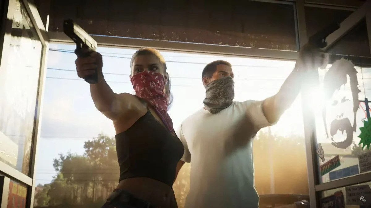 Captura de Jason y Lucía en un auto o en una escena de acción